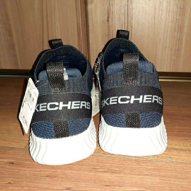 SKECHERS(スケッチャーズ)の【週末値引】SKECHERS スニーカー 27.0cm 未使用 メンズの靴/シューズ(スニーカー)の商品写真