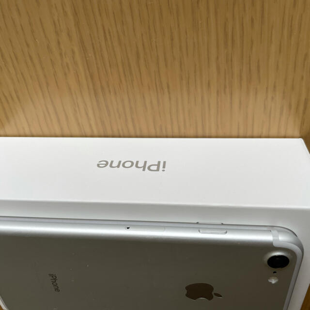 Apple(アップル)のiPhone 7 32GB simフリー スマホ/家電/カメラのスマートフォン/携帯電話(スマートフォン本体)の商品写真