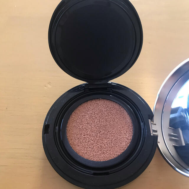 laura mercier(ローラメルシエ)のローラメルシエ　ルミエール　クッションファンデーション コスメ/美容のベースメイク/化粧品(ファンデーション)の商品写真