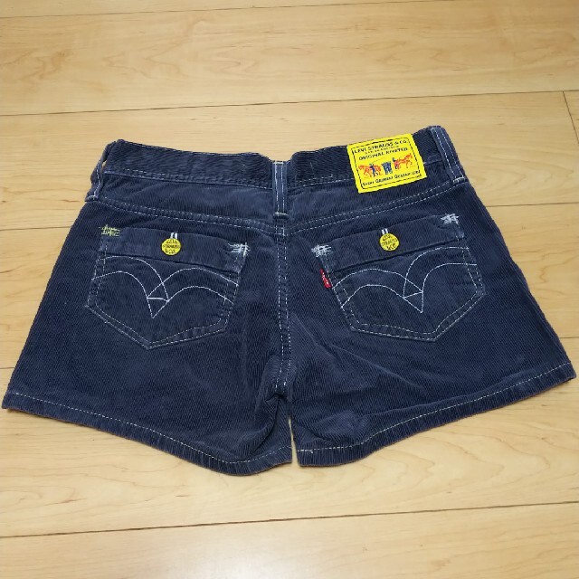 Levi's(リーバイス)のLEVI'S　コーディロイショートパンツ　美品。 レディースのパンツ(デニム/ジーンズ)の商品写真