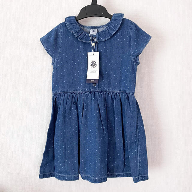 PETIT BATEAU(プチバトー)の＊ご専用＊新品未使用  プチバトー  ライトデニム 半袖  ワンピース  36m キッズ/ベビー/マタニティのキッズ服女の子用(90cm~)(ワンピース)の商品写真