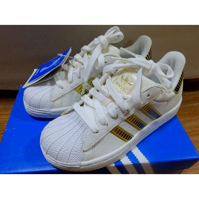 adidas(アディダス)のadidas(アディダス)スニーカー キッズ/ベビー/マタニティのキッズ靴/シューズ(15cm~)(スニーカー)の商品写真