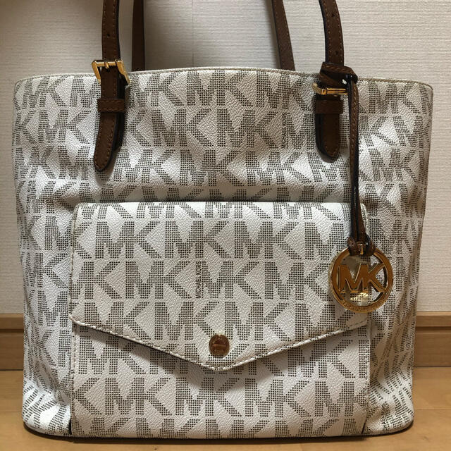 ショルダーバッグマイケルコース トートバッグ　MICHAELKORS A4サイズ　肩がけバッグ