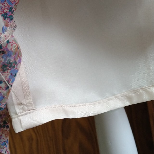 ROPE’(ロペ)の未使用　ROPE　タグ付き　花柄フレアスカート レディースのスカート(ひざ丈スカート)の商品写真