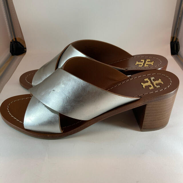 Tory Burch(トリーバーチ)のキョン様専用Tory Burch トリバーチ　レザーソール　シルバーサンダル レディースの靴/シューズ(サンダル)の商品写真