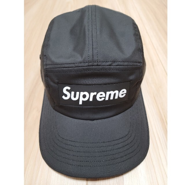 Supreme(シュプリーム)のシュプリーム Inset Logo Camp Cap 黒 One Size メンズの帽子(キャップ)の商品写真