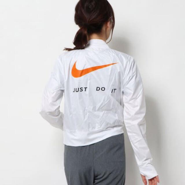 NIKE(ナイキ)の【新品】　NIKE ウインドブレーカー　レディース　Lサイズ　【タグ付き】 レディースのジャケット/アウター(ナイロンジャケット)の商品写真