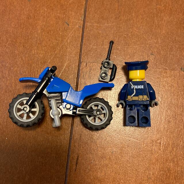 Lego(レゴ)のレゴ  フィギュア　警察　泥棒　バイク キッズ/ベビー/マタニティのおもちゃ(積み木/ブロック)の商品写真