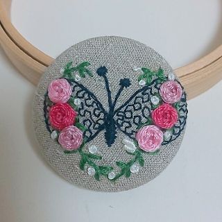 ミナペルホネン(mina perhonen)のミナペルホネン お花 ハート 刺繍 ブローチ  No.16(コサージュ/ブローチ)