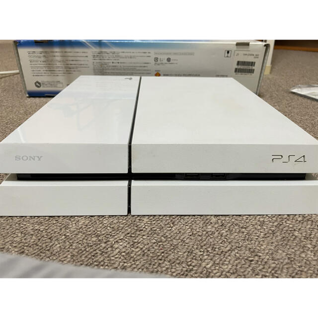 PlayStation4(プレイステーション4)のPlayStation4 CUH-1100A B02 エンタメ/ホビーのゲームソフト/ゲーム機本体(家庭用ゲーム機本体)の商品写真