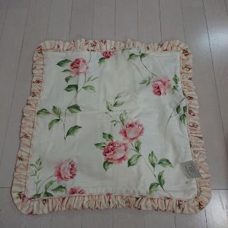 ローラアシュレイ(LAURA ASHLEY)の新品✩.*˚ローラアシュレイ クッションカバー(クッションカバー)