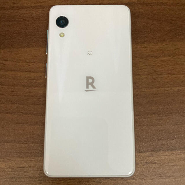 Rakuten(ラクテン)の楽天モバイル　Rakuten Mini 楽天ミニ　ミニ　ホワイト スマホ/家電/カメラのスマートフォン/携帯電話(スマートフォン本体)の商品写真