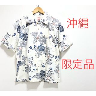 【美品】シャツ ブラウス 白 沖縄 〈L〉 春 夏 花柄 シーサー 限定品 花柄(シャツ)