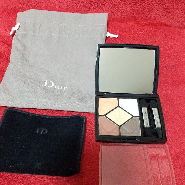 Dior(ディオール)のディオール サンククルール 627 エンブレイス 大丸 松坂屋 限定品 コスメ/美容のベースメイク/化粧品(アイシャドウ)の商品写真