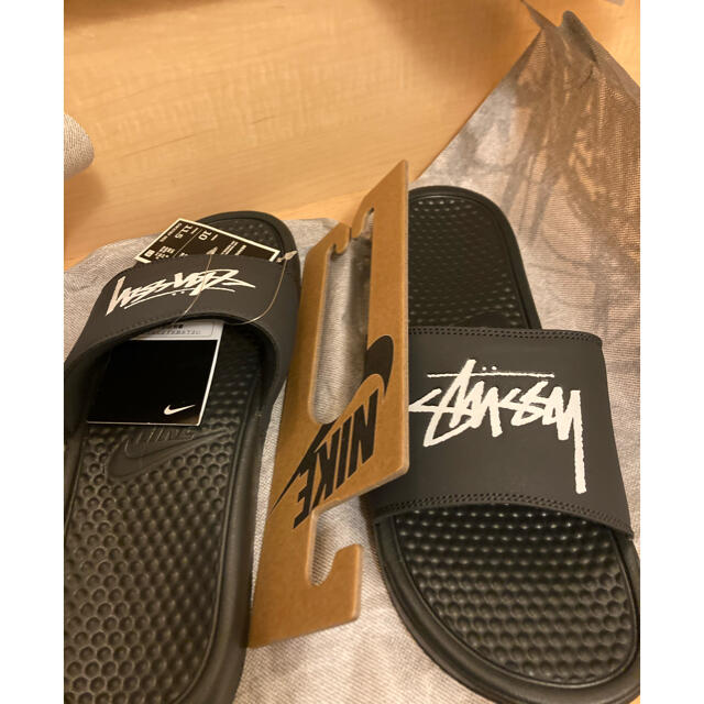 STUSSY(ステューシー)の28cm NIKE × Stussy ナイキ ステューシー BENASSI メンズの靴/シューズ(サンダル)の商品写真