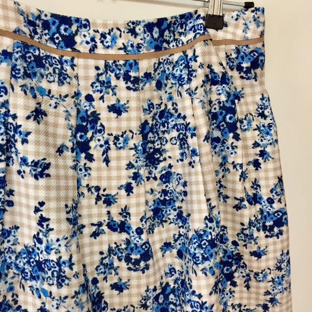 Aylesbury(アリスバーリー)のAylesbury(アリスバーリー)  花柄　スカート  ブルー レディースのスカート(ひざ丈スカート)の商品写真