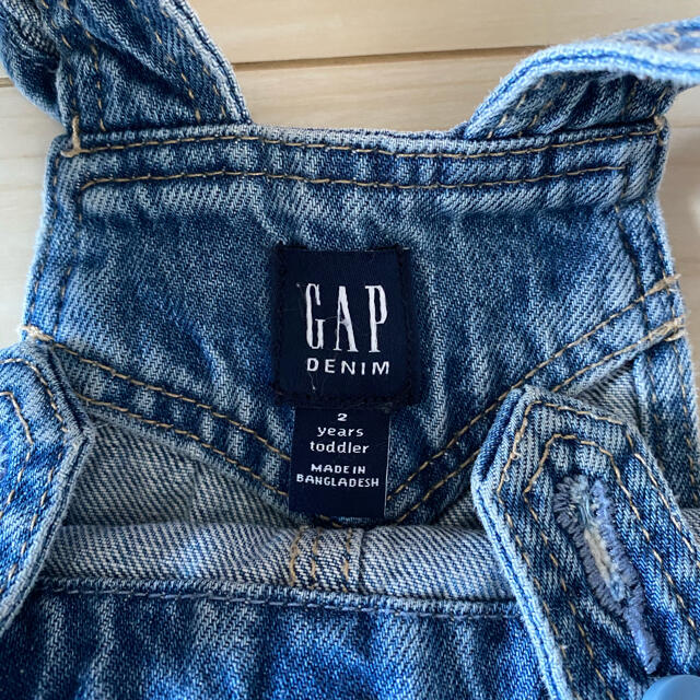 babyGAP(ベビーギャップ)のGAP デニムサロペット  95cm キッズ/ベビー/マタニティのキッズ服女の子用(90cm~)(パンツ/スパッツ)の商品写真