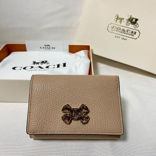 コーチ(COACH)のコーチ★折り畳み財布★ピンクベージュ★刻印★ビジュー付(財布)