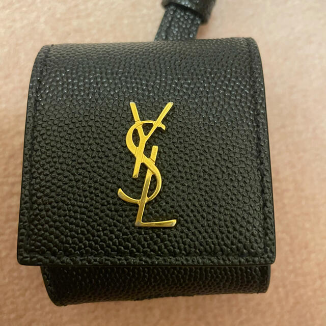 Saint Laurent(サンローラン)の【最終処分価格】SAINT LAURENT AirPodsケース スマホ/家電/カメラのスマホアクセサリー(iPhoneケース)の商品写真