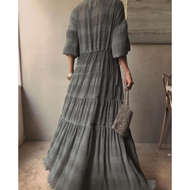 Ameri VINTAGE(アメリヴィンテージ)のSHIRRING PLEATS DRESS レディースのワンピース(ロングワンピース/マキシワンピース)の商品写真