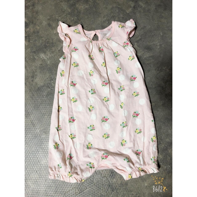 babyGAP(ベビーギャップ)のベビーギャップピンク花柄ロンパース80 キッズ/ベビー/マタニティのベビー服(~85cm)(ロンパース)の商品写真