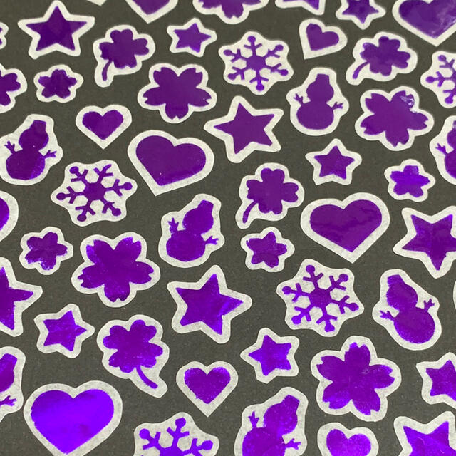 フレークシール ホイルカラー 紫 100枚以上 ハンドメイドの文具/ステーショナリー(しおり/ステッカー)の商品写真