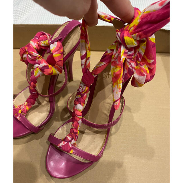 Victoria's Secret(ヴィクトリアズシークレット)の可愛い♡COLIN STUART ヒールサンダル　サイズ6B(23㎝くらい) レディースの靴/シューズ(サンダル)の商品写真