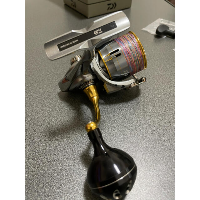 DAIWA(ダイワ)の18FREAMS LT 3000-CXH スポーツ/アウトドアのフィッシング(リール)の商品写真