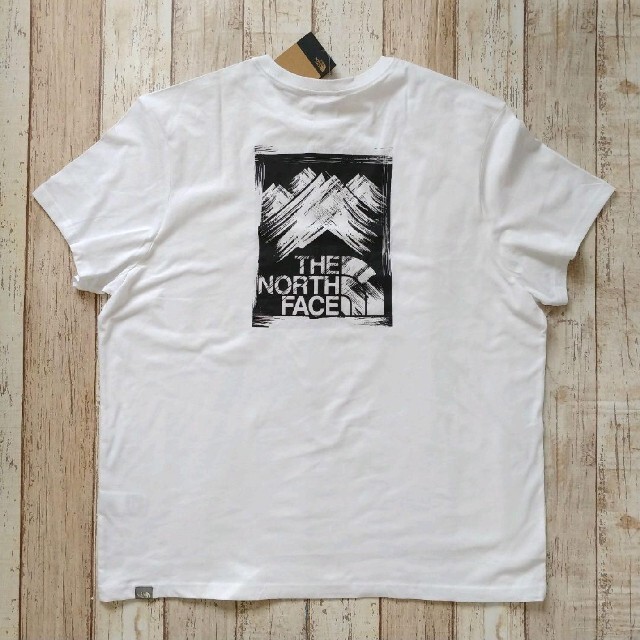 THE NORTH FACE(ザノースフェイス)の【在庫1点】【海外限定】TNF メンズ WHITE XXLサイズ メンズのトップス(Tシャツ/カットソー(半袖/袖なし))の商品写真