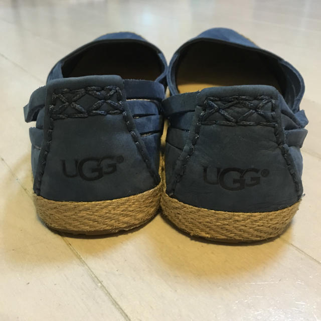 UGG(アグ)のUGG フラットシューズ 24 レディースの靴/シューズ(スリッポン/モカシン)の商品写真