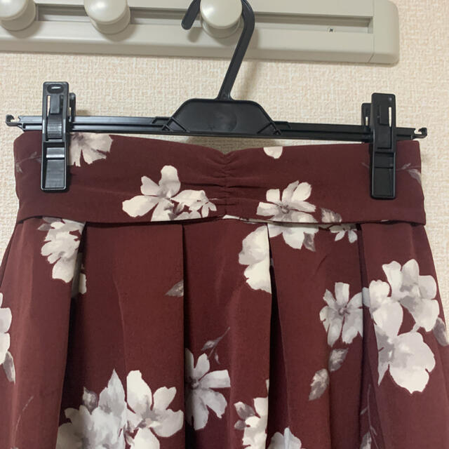 amelier MAJESTIC LEGON(アメリエルマジェスティックレゴン)の花柄スカート　清楚系スカート　赤 レディースのスカート(ひざ丈スカート)の商品写真