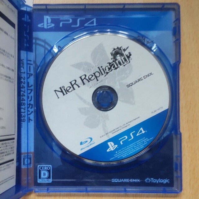 PlayStation4(プレイステーション4)の特典付き NieR Replicant ver.1.22474487139… エンタメ/ホビーのゲームソフト/ゲーム機本体(家庭用ゲームソフト)の商品写真