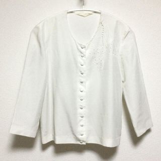 インゲボルグ(INGEBORG)のINGEBORG (インゲボルグ)        りぼん刺繍のホワイトブラウス(シャツ/ブラウス(長袖/七分))