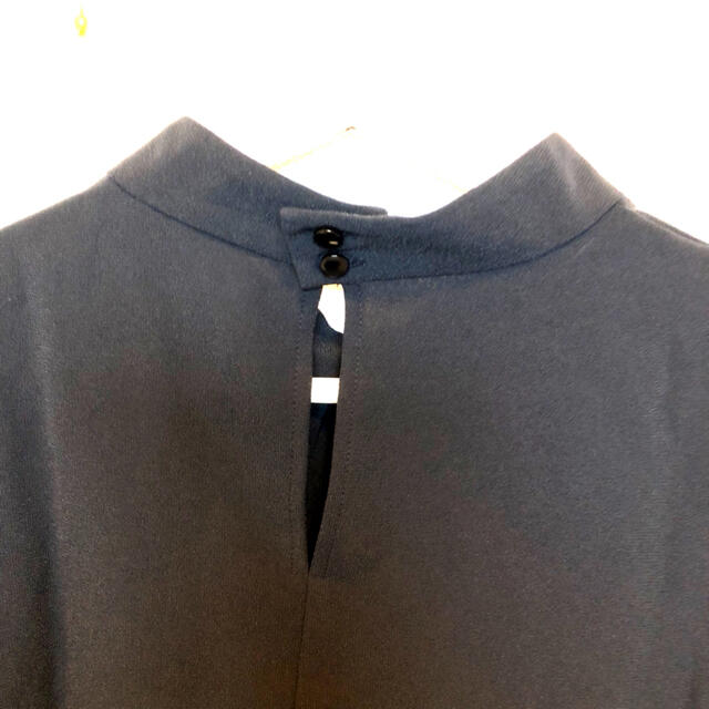 GU(ジーユー)のGU  ボリューム袖ブラウス　紺色 レディースのトップス(シャツ/ブラウス(長袖/七分))の商品写真