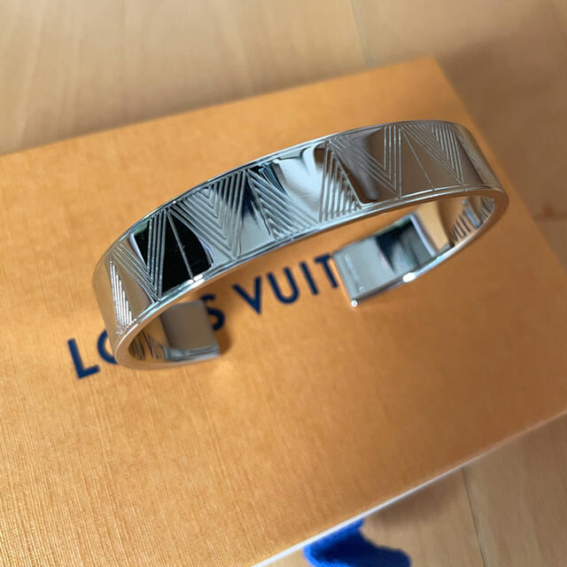 LOUIS VUITTON ルイヴィトンカフ V シャドーバングルブレスレット-