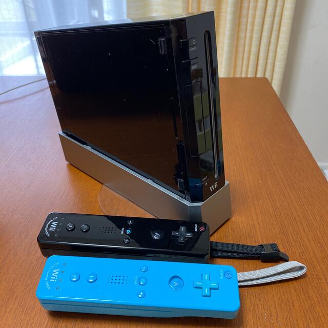 Nintendo Wii 本体＋コントローラー2本　ソフト2本(桃鉄など)セット