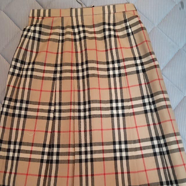 BURBERRY(バーバリー)のスカート レディースのスカート(ひざ丈スカート)の商品写真