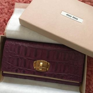 ミュウミュウ(miumiu)のミュウミュウ　長財布　(財布)