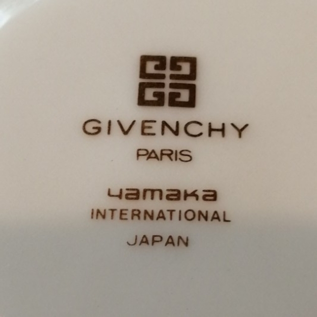 GIVENCHY(ジバンシィ)のAljho様専用【GIVENCHY  】PARIS 　カップ&ソーサー　【5客】 インテリア/住まい/日用品のキッチン/食器(グラス/カップ)の商品写真