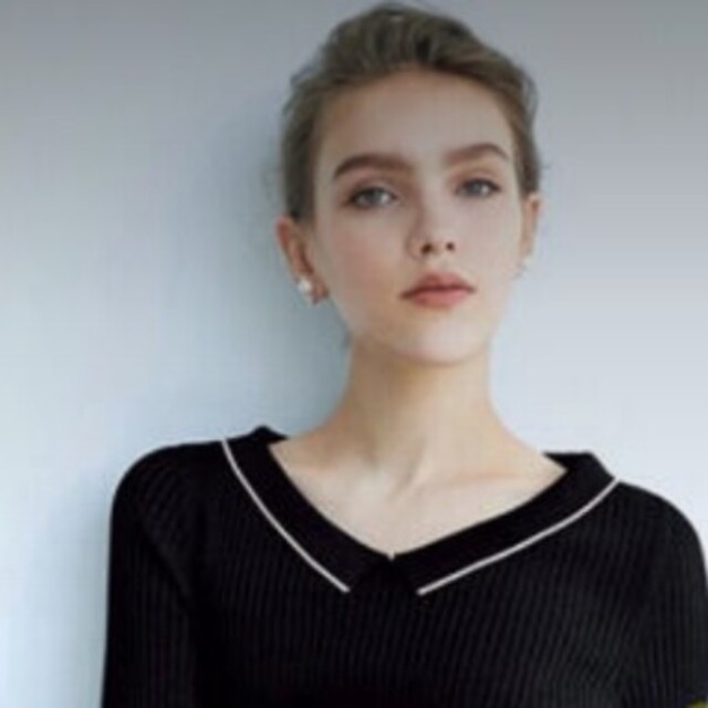 🍀なな様ご専用です🍀FOXEY美品ミニカラートップス40 独創的 67.0%OFF