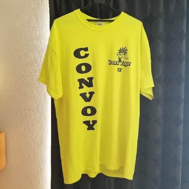 GILDAN(ギルタン)のGILDAN イエロー　Tシャツ　バックプリント メンズのトップス(Tシャツ/カットソー(半袖/袖なし))の商品写真