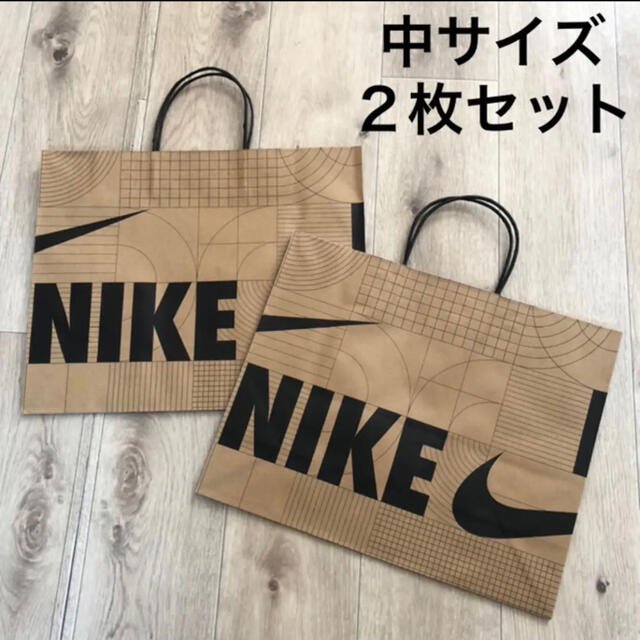 NIKE(ナイキ)の中サイズ 紙袋　2枚　ナイキ ショッパー　梱包資材　ナイキ紙袋　プレゼント包装 レディースのバッグ(ショップ袋)の商品写真