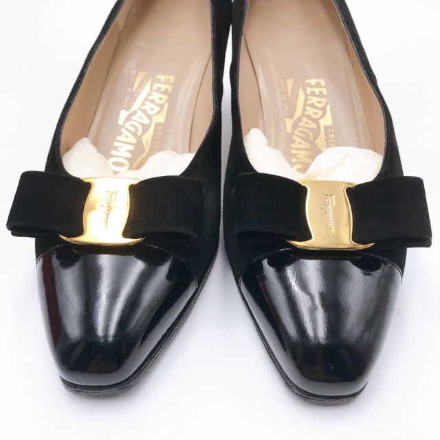 Salvatore Ferragamo(サルヴァトーレフェラガモ)のサルヴァトーレフェラガモ BIANCA スエード パンプス 24.5cm 美品 レディースの靴/シューズ(ハイヒール/パンプス)の商品写真