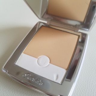 ゲラン(GUERLAIN)の未使用　ゲラン ぺルル　ブラン　ライトブースター　コンパクト　N32 アルビオン(ファンデーション)