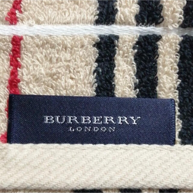 BURBERRY(バーバリー)の本日限定値下げ！！新品　バーバリー　バスタオル インテリア/住まい/日用品の日用品/生活雑貨/旅行(タオル/バス用品)の商品写真