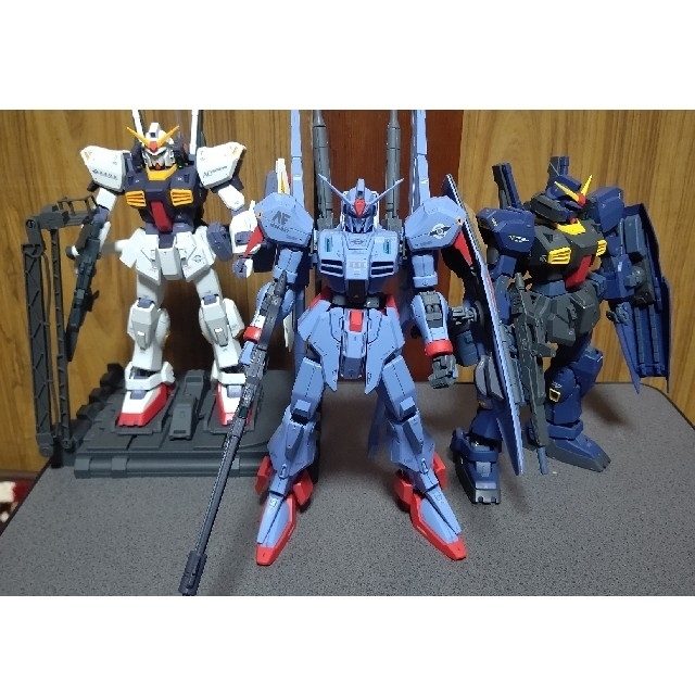 BANDAI(バンダイ)の組立済 ガンプラ MGガンダムmk-Ⅱ（白・黒）RE ガンダムmk-Ⅲ エンタメ/ホビーのおもちゃ/ぬいぐるみ(模型/プラモデル)の商品写真