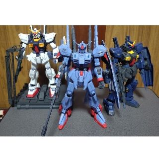 バンダイ(BANDAI)の組立済 ガンプラ MGガンダムmk-Ⅱ（白・黒）RE ガンダムmk-Ⅲ(模型/プラモデル)