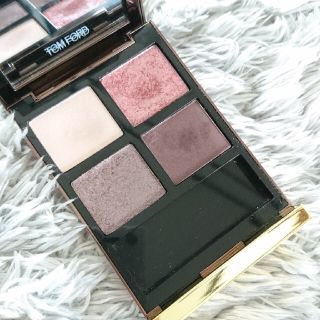 トムフォード(TOM FORD)のアイカラークォード 12セダクティブローズ(アイシャドウ)