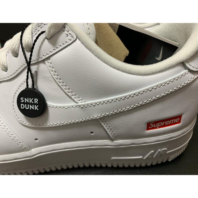 Supreme(シュプリーム)の未使用★supreme NIKE シュプリーム　エアフォース1 ホワイト メンズの靴/シューズ(スニーカー)の商品写真