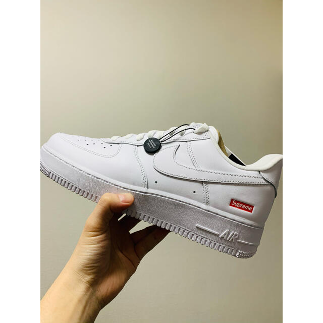 Supreme(シュプリーム)の未使用★supreme NIKE シュプリーム　エアフォース1 ホワイト メンズの靴/シューズ(スニーカー)の商品写真